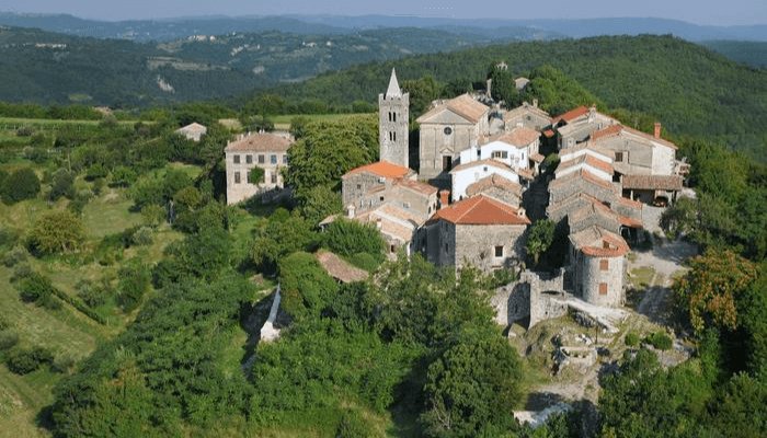 Hum: The Smallest City in the World with Just 52 Inhabitants – A Hidden Gem in Croatia.